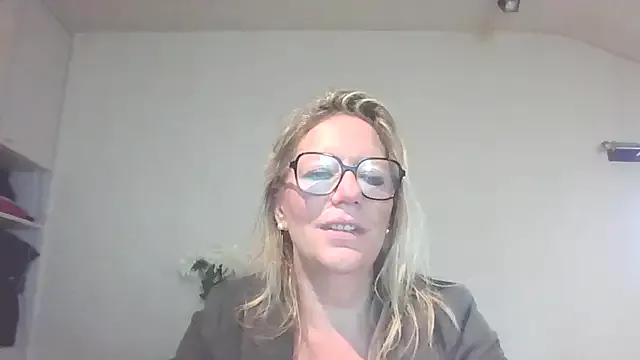 Silkesquirt from StripChat is Freechat