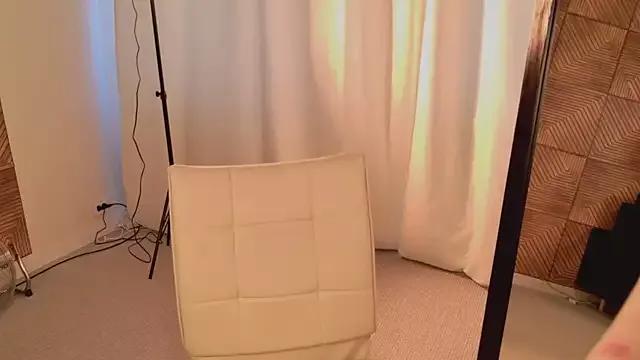 Discover our girls online shows and discover the company of countless livestreamers, with stunning shapes, sex toys and more.