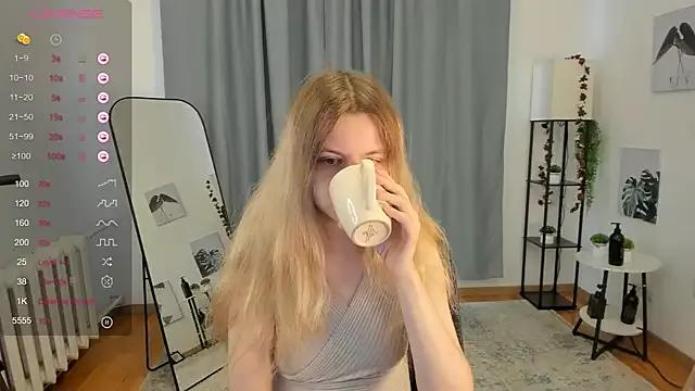 SilverWillow from StripChat is Freechat