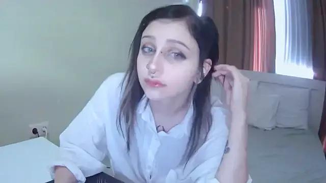 Discover our girls online shows and discover the company of countless livestreamers, with stunning shapes, sex toys and more.