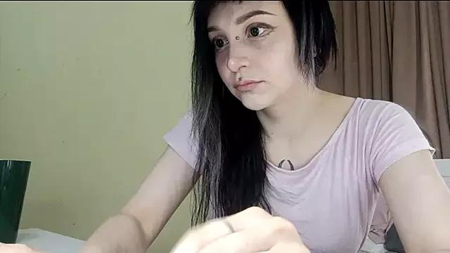Discover our girls online shows and discover the company of countless livestreamers, with stunning shapes, sex toys and more.