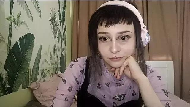 Discover our girls online shows and discover the company of countless livestreamers, with stunning shapes, sex toys and more.