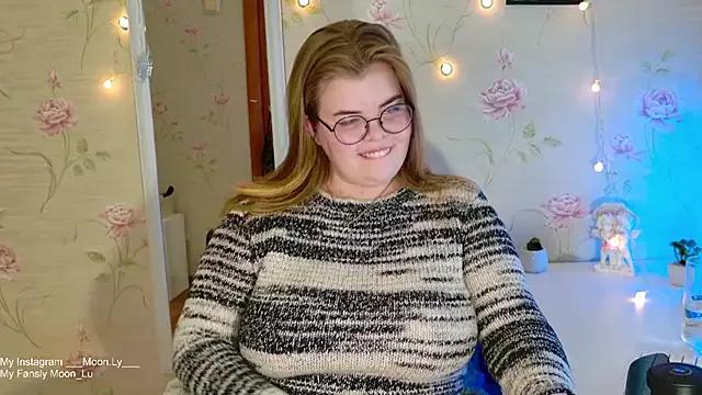 sinnamon_ from StripChat is Freechat