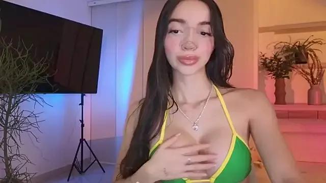 Discover our girls online shows and discover the company of countless livestreamers, with stunning shapes, sex toys and more.