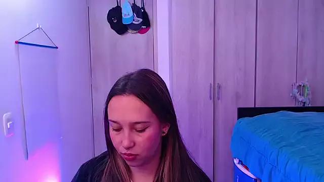 Discover our girls online shows and discover the company of countless livestreamers, with stunning shapes, sex toys and more.