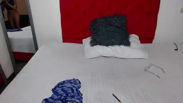 Discover our girls online shows and discover the company of countless livestreamers, with stunning shapes, sex toys and more.