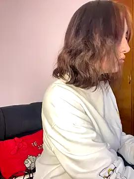 Discover our girls online shows and discover the company of countless livestreamers, with stunning shapes, sex toys and more.