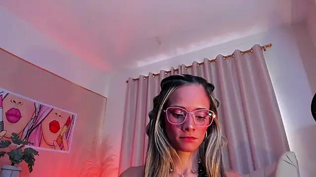 SkiinnyAna from StripChat
