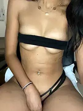 Discover our girls online shows and discover the company of countless livestreamers, with stunning shapes, sex toys and more.