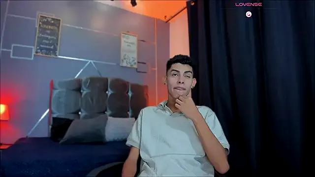 sky_jules from StripChat is Freechat