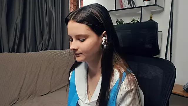 Discover our girls online shows and discover the company of countless livestreamers, with stunning shapes, sex toys and more.