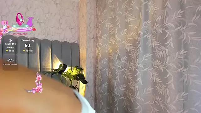 skyyfoxpraga from StripChat