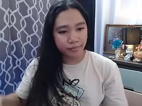 Discover our girls online shows and discover the company of countless livestreamers, with stunning shapes, sex toys and more.