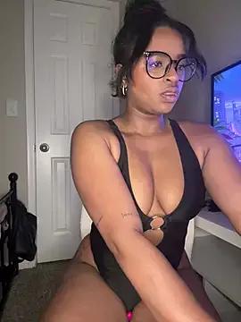 Discover our girls online shows and discover the company of countless livestreamers, with stunning shapes, sex toys and more.