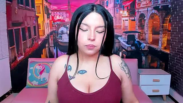 Discover our girls online shows and discover the company of countless livestreamers, with stunning shapes, sex toys and more.