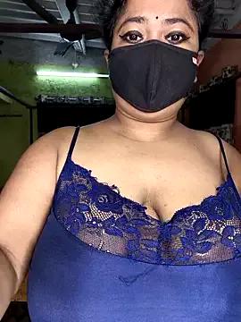 Smile-quien from StripChat is Freechat