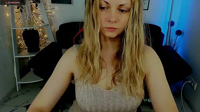 Discover our girls online shows and discover the company of countless livestreamers, with stunning shapes, sex toys and more.