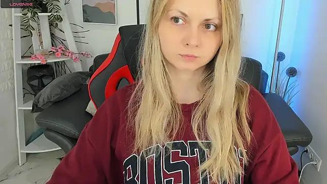 Discover our girls online shows and discover the company of countless livestreamers, with stunning shapes, sex toys and more.