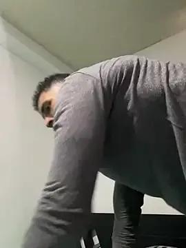 Discover our girls online shows and discover the company of countless livestreamers, with stunning shapes, sex toys and more.