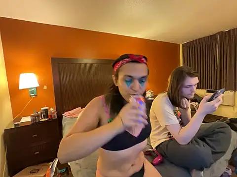 Discover our girls online shows and discover the company of countless livestreamers, with stunning shapes, sex toys and more.