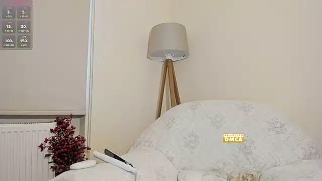 Discover our girls online shows and discover the company of countless livestreamers, with stunning shapes, sex toys and more.