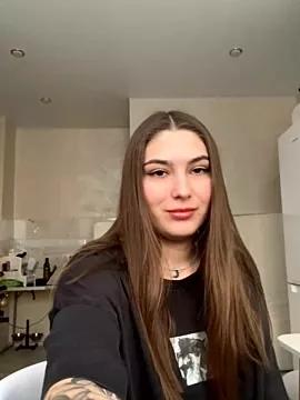 Discover our girls online shows and discover the company of countless livestreamers, with stunning shapes, sex toys and more.