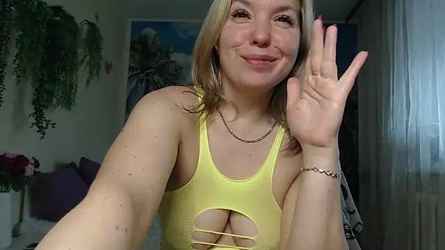 Discover our girls online shows and discover the company of countless livestreamers, with stunning shapes, sex toys and more.