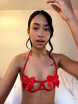 Discover our girls online shows and discover the company of countless livestreamers, with stunning shapes, sex toys and more.