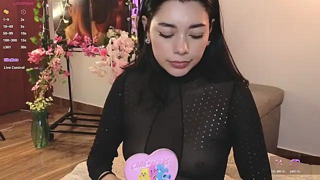 Discover our girls online shows and discover the company of countless livestreamers, with stunning shapes, sex toys and more.