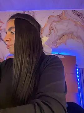 Discover our girls online shows and discover the company of countless livestreamers, with stunning shapes, sex toys and more.