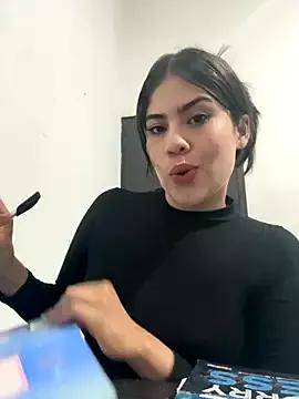 Discover our girls online shows and discover the company of countless livestreamers, with stunning shapes, sex toys and more.