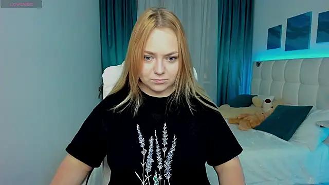 Discover our girls online shows and discover the company of countless livestreamers, with stunning shapes, sex toys and more.