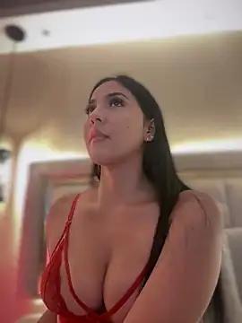 Discover our girls online shows and discover the company of countless livestreamers, with stunning shapes, sex toys and more.