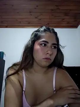 Discover our girls online shows and discover the company of countless livestreamers, with stunning shapes, sex toys and more.