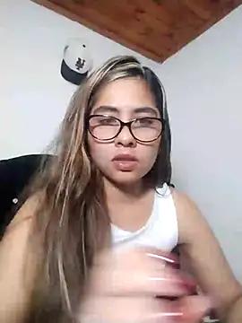 Discover our girls online shows and discover the company of countless livestreamers, with stunning shapes, sex toys and more.