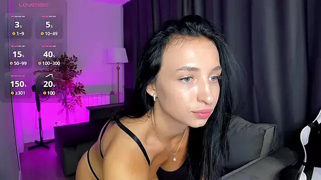 Discover our girls online shows and discover the company of countless livestreamers, with stunning shapes, sex toys and more.