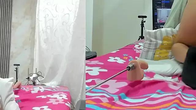 Discover our girls online shows and discover the company of countless livestreamers, with stunning shapes, sex toys and more.