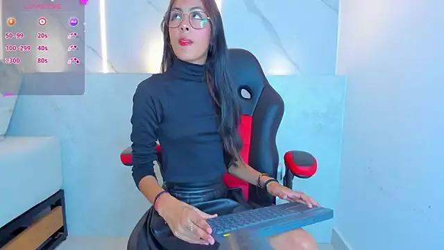 Discover our girls online shows and discover the company of countless livestreamers, with stunning shapes, sex toys and more.