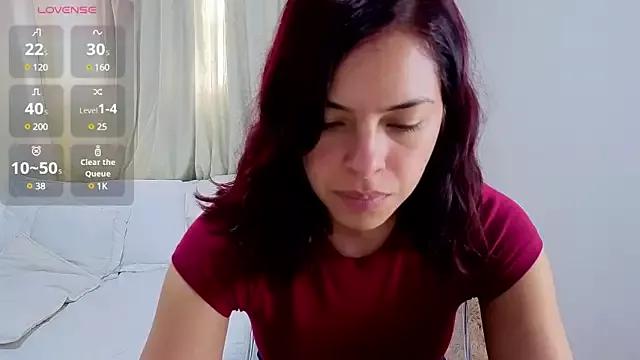 Discover our girls online shows and discover the company of countless livestreamers, with stunning shapes, sex toys and more.