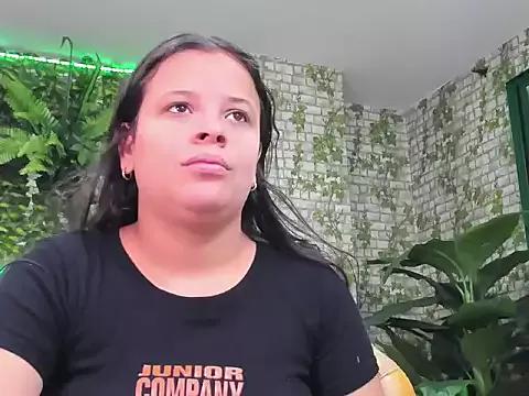 Discover our girls online shows and discover the company of countless livestreamers, with stunning shapes, sex toys and more.