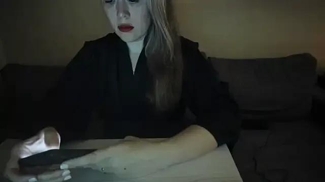 Discover our girls online shows and discover the company of countless livestreamers, with stunning shapes, sex toys and more.