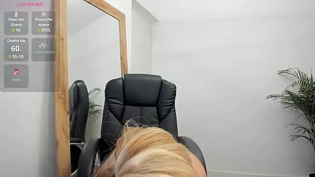 Discover our girls online shows and discover the company of countless livestreamers, with stunning shapes, sex toys and more.