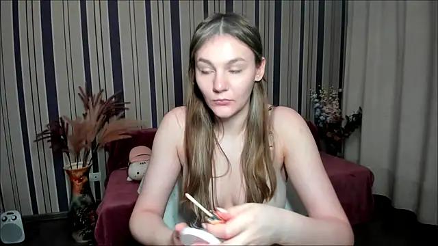 Discover our girls online shows and discover the company of countless livestreamers, with stunning shapes, sex toys and more.