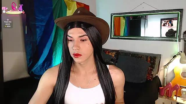 Discover our girls online shows and discover the company of countless livestreamers, with stunning shapes, sex toys and more.