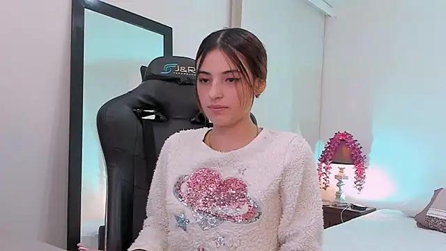 Discover our girls online shows and discover the company of countless livestreamers, with stunning shapes, sex toys and more.