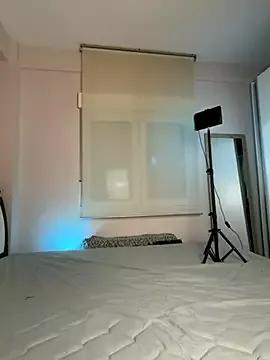 Discover our girls online shows and discover the company of countless livestreamers, with stunning shapes, sex toys and more.