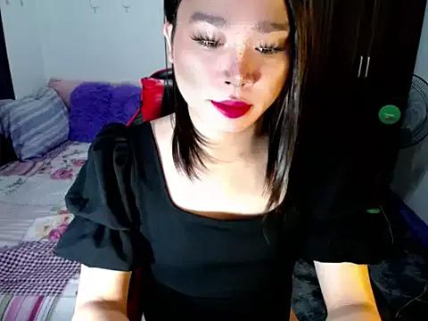 Discover our girls online shows and discover the company of countless livestreamers, with stunning shapes, sex toys and more.