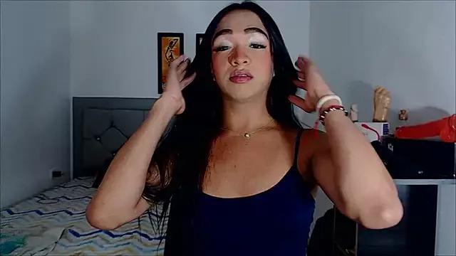 Discover our girls online shows and discover the company of countless livestreamers, with stunning shapes, sex toys and more.