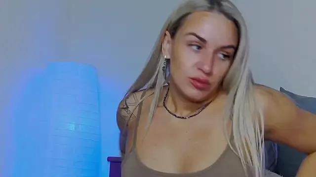 Discover our girls online shows and discover the company of countless livestreamers, with stunning shapes, sex toys and more.
