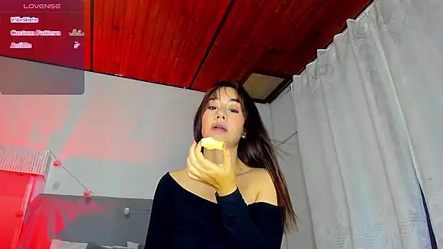 Discover our girls online shows and discover the company of countless livestreamers, with stunning shapes, sex toys and more.